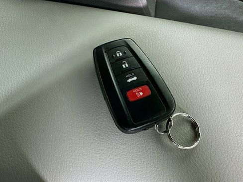 Used 2019 Toyota Camry LE w/ Convenience Package FWD image 37