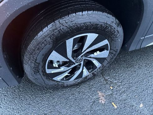 New 2025 Volkswagen Tiguan S image 2