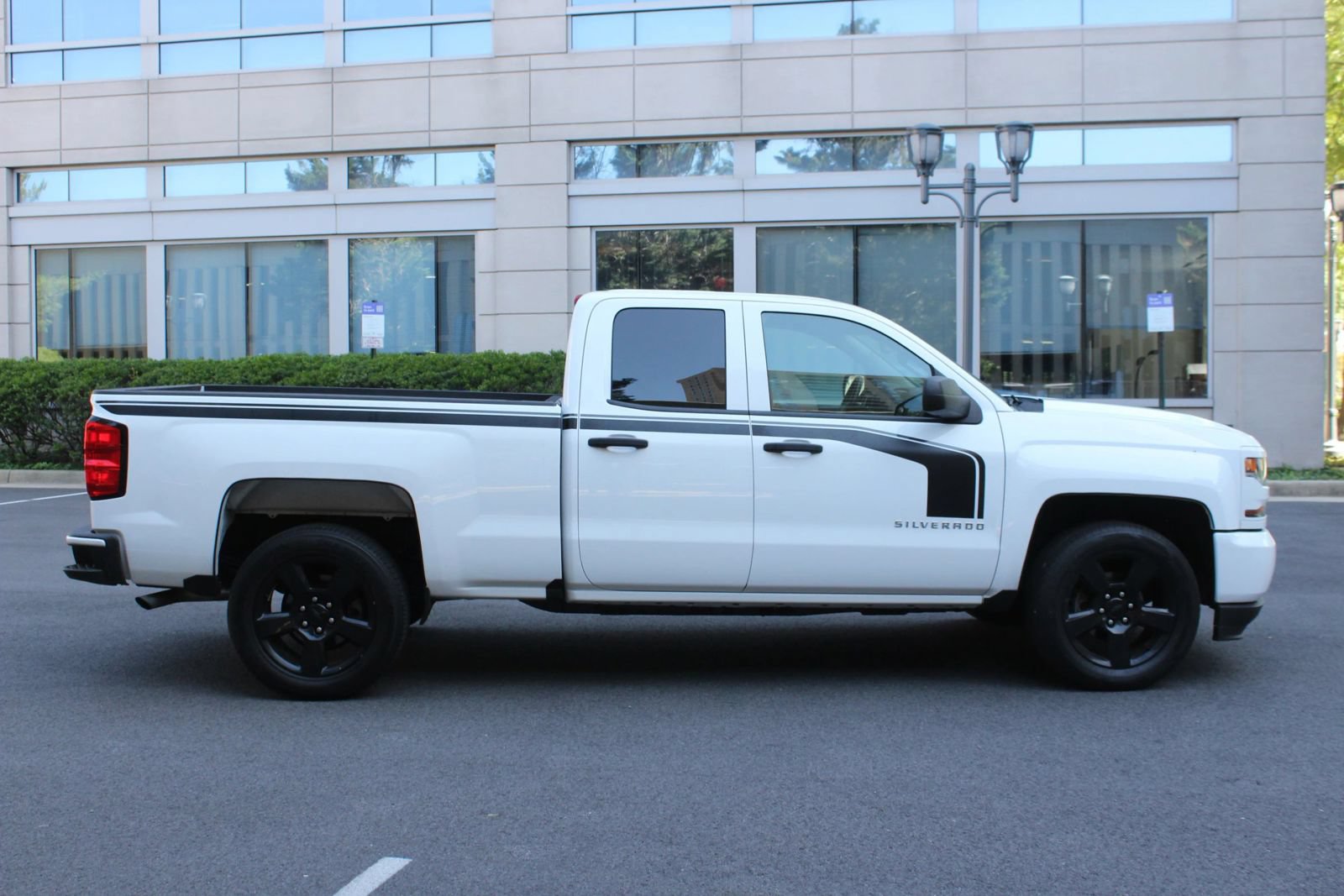 Used 2018 Chevrolet Silverado 1500 Custom w/ Rally 1 Edition RWD image 6