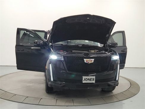 Used 2022 Cadillac Escalade Sport image 10