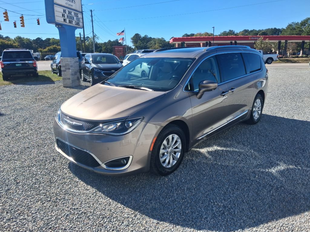 Used 2018 Chrysler Pacifica Touring-L Plus w/ Advanced Safetytec Group FWD image 1