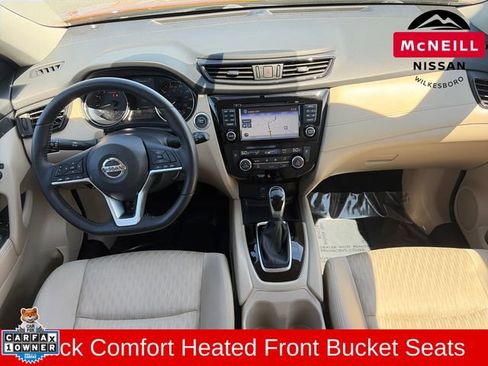 Used 2017 Nissan Rogue SV w/ SV Premium Package AWD/4WD image 16