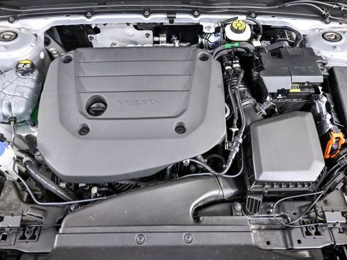 Certified 2025 Volvo XC40 B5 Plus image 35