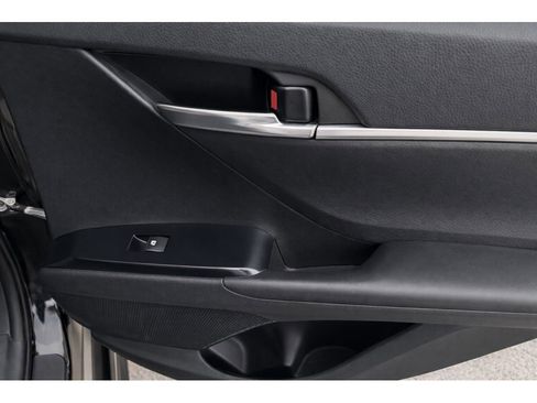 Used 2019 Toyota Camry SE image 21