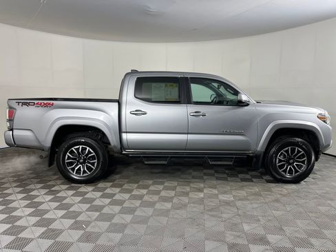 Used 2021 Toyota Tacoma TRD Sport w/ Technology Package AWD/4WD image 5