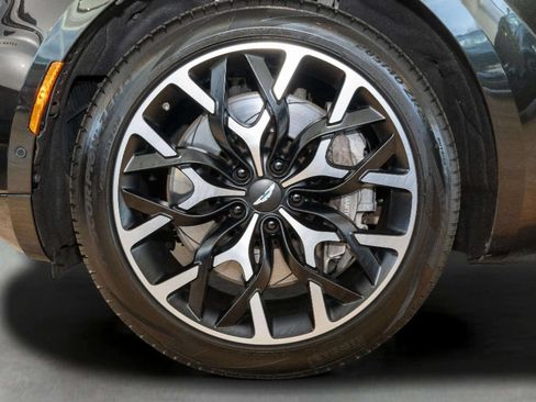 Used 2024 Aston Martin DBX AWD/4WD image 8