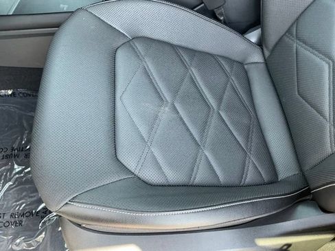 Used 2024 Volkswagen Atlas SE AWD/4WD image 15