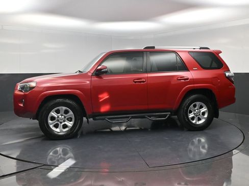 Used 2020 Toyota 4Runner SR5 Premium w/ Moonroof Package RWD image 3