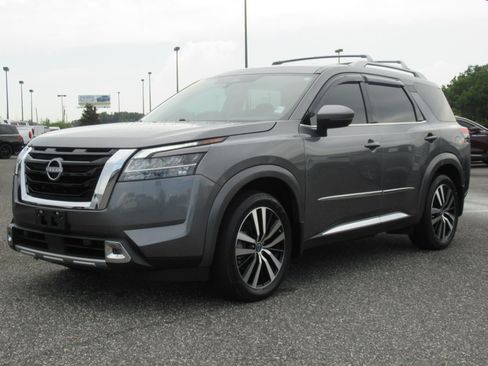 Used 2024 Nissan Pathfinder Platinum w/ Cargo Package AWD/4WD image 3