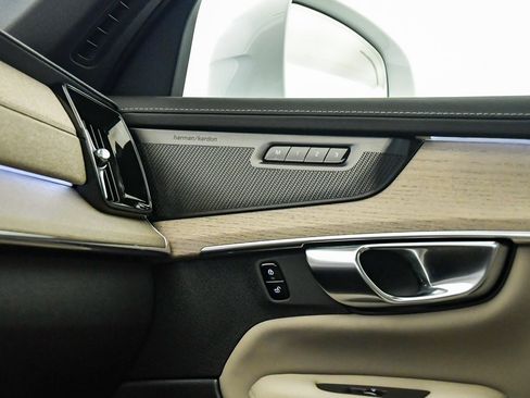 Certified 2025 Volvo XC90 B6 Ultra w/ Protection Package Premier image 24