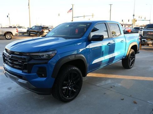Used 2024 Chevrolet Colorado Z71 w/ Z71 Convenience Package 2 image 29