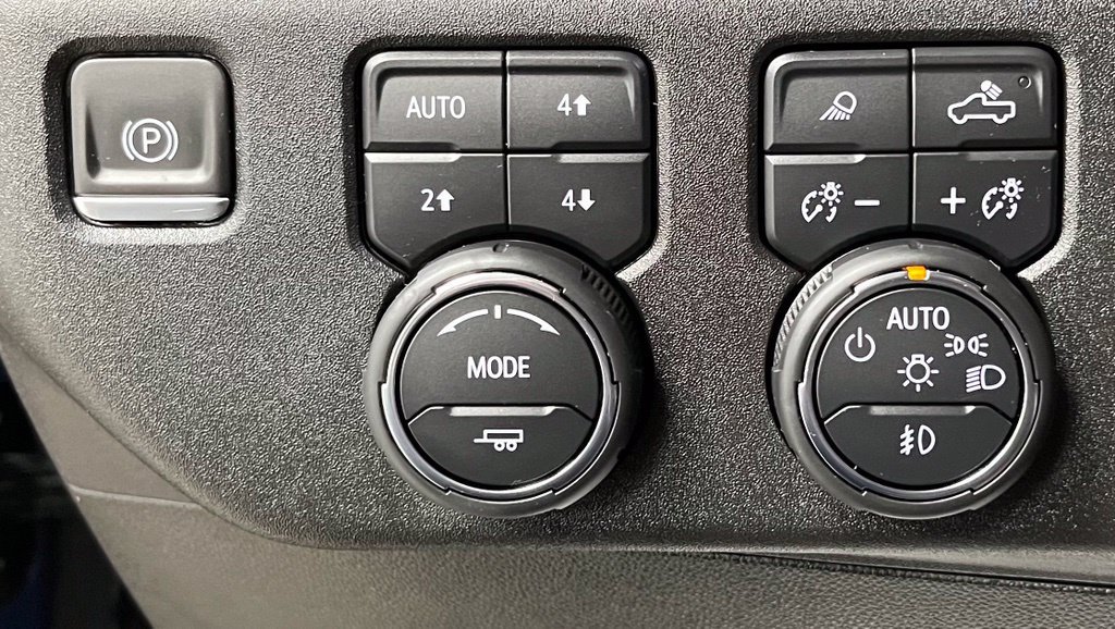 Used 2024 Chevrolet Silverado 2500 High Country w/ Technology Package AWD/4WD image 32