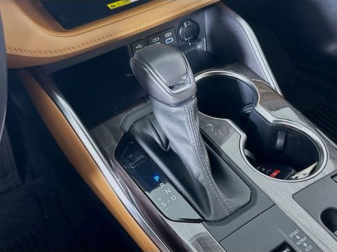 Used 2023 Toyota Highlander Platinum image 17