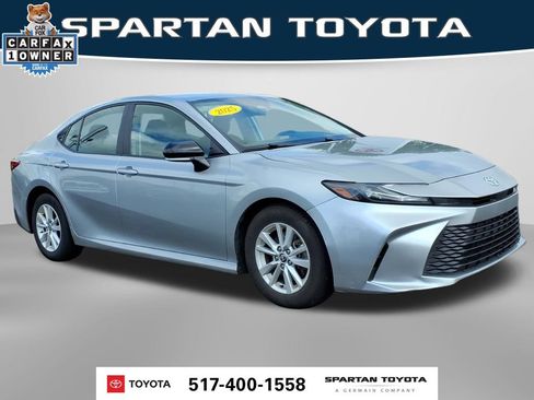 Used 2025 Toyota Camry LE FWD image 4