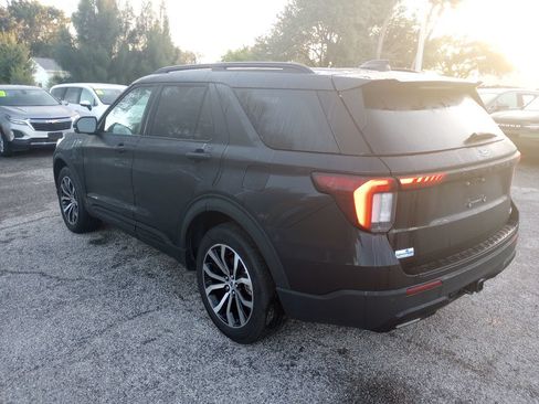 Certified 2025 Ford Explorer ST-Line AWD/4WD image 5