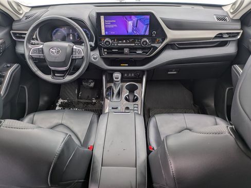 Used 2023 Toyota Highlander Limited image 17