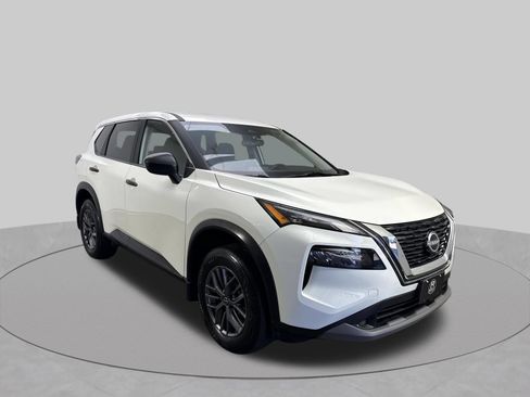 Used 2023 Nissan Rogue S AWD/4WD image 3