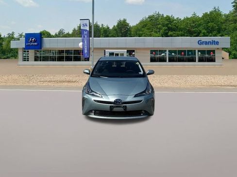 Used 2020 Toyota Prius LE AWD/4WD image 2