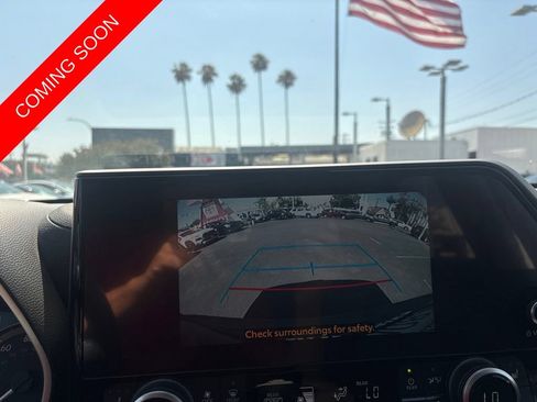 Used 2024 Toyota Highlander XLE FWD image 30