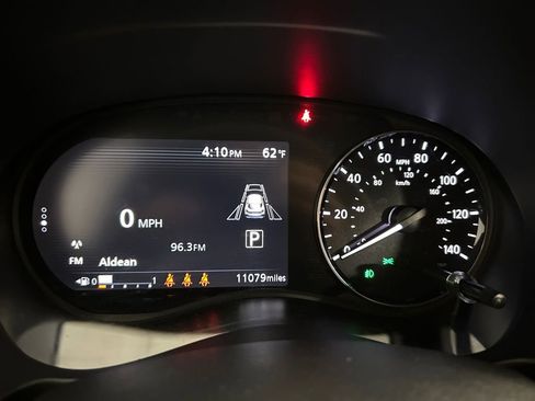 Used 2024 Nissan Kicks SR image 10