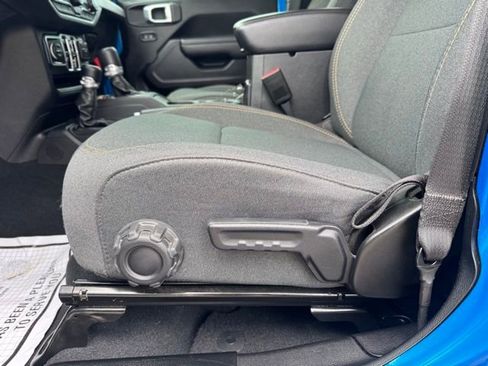 Used 2024 Jeep Gladiator Sport image 8