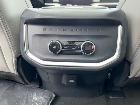 New 2025 Ford Expedition Active image 19