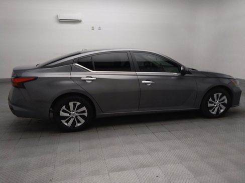 Used 2025 Nissan Altima 2.5 S FWD image 10