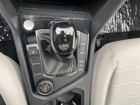 New 2025 Volkswagen Taos SE image 41