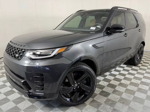 New 2025 Land Rover Discovery Dynamic SE image 2