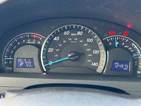 Used 2012 Toyota Camry LE FWD image 31