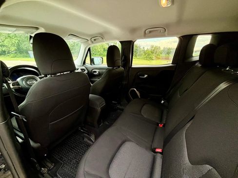 Used 2017 Jeep Renegade Latitude w/ Cold Weather Group AWD/4WD image 14