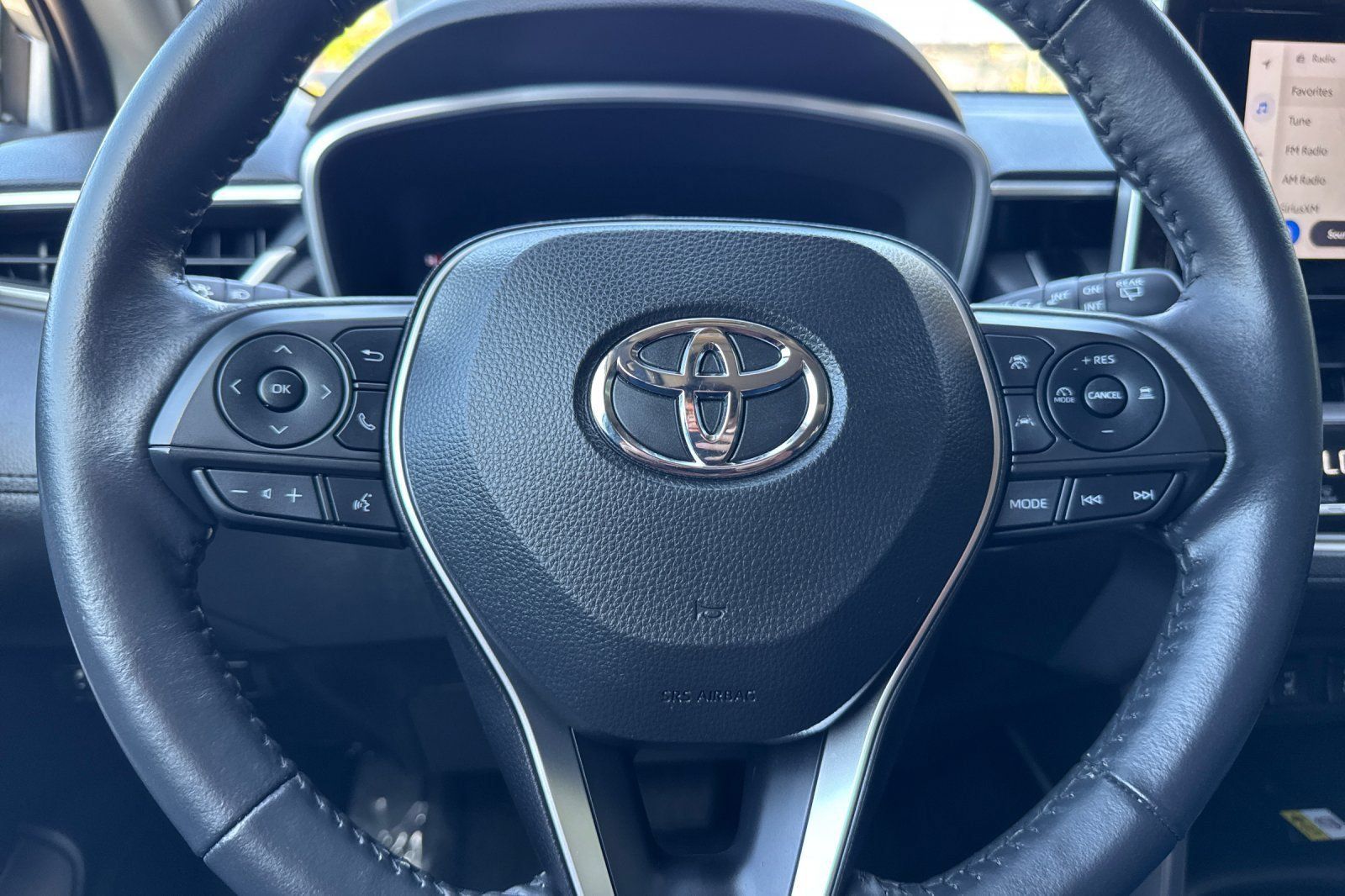 Used 2023 Toyota Corolla Cross XLE w/ Convenience Package FWD image 25