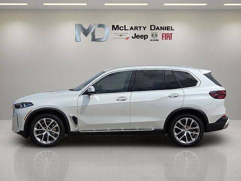 Used 2024 BMW X5 xDrive40i w/ Premium Package AWD/4WD image 3