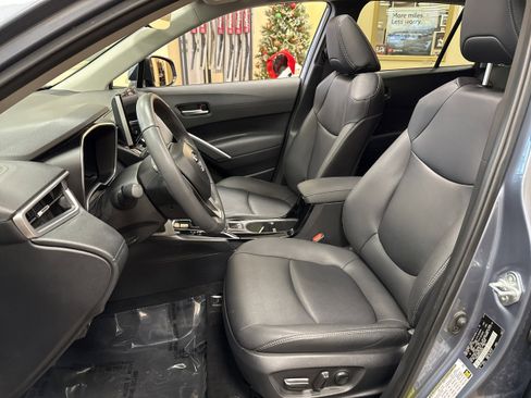 Used 2024 Toyota Corolla Cross XLE w/ Convenience Package image 7