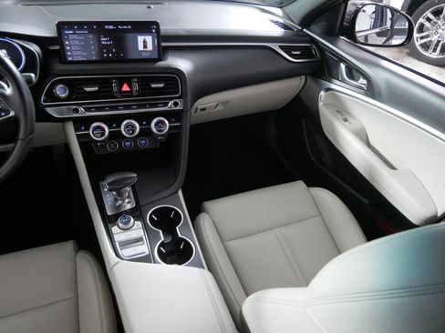 Used 2023 Genesis G70 2.0T image 11