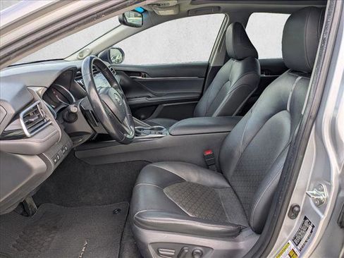 Used 2018 Toyota Camry XSE image 16