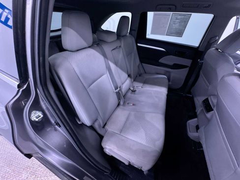 Used 2018 Toyota Highlander LE image 37