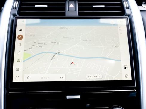 Certified 2024 Land Rover Discovery S image 29