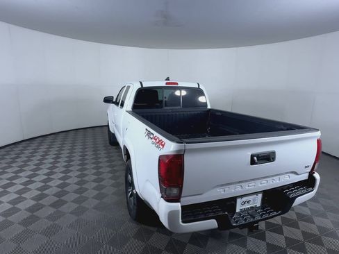 Used 2016 Toyota Tacoma TRD Sport w/ Towing Package AWD/4WD image 7