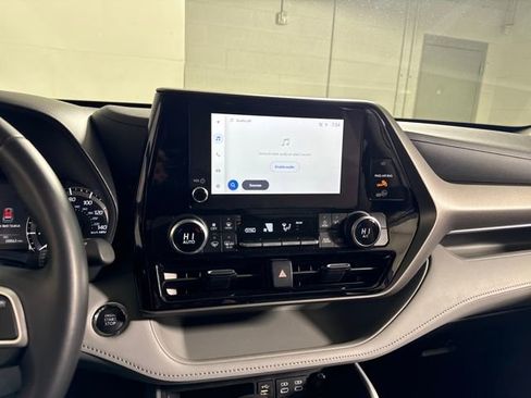 Used 2023 Toyota Highlander LE image 31