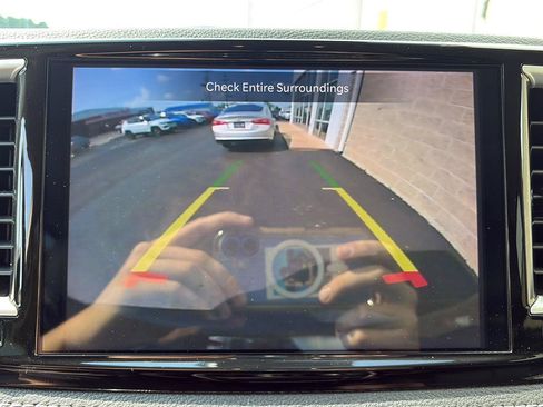 Used 2024 Chrysler Pacifica Limited FWD image 14