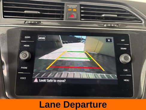 Used 2023 Volkswagen Tiguan SE w/ Panoramic Sunroof Package AWD/4WD image 16