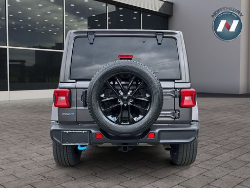 Used 2022 Jeep Wrangler Unlimited Sahara w/ Cold Weather Group AWD/4WD image 4