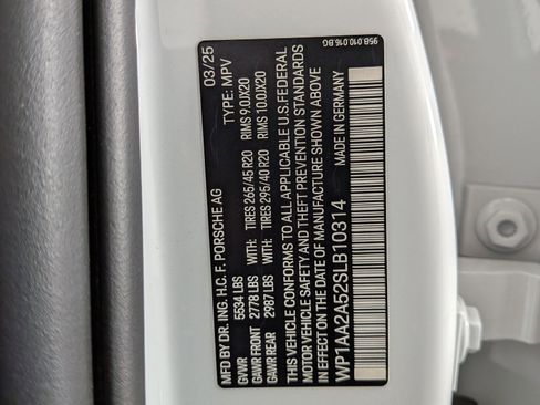 Certified 2025 Porsche Macan Turbo AWD/4WD image 27