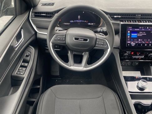 New 2025 Jeep Grand Cherokee L Laredo image 36