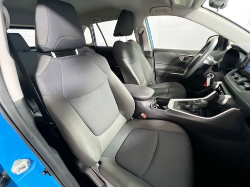 Used 2020 Toyota RAV4 LE image 30