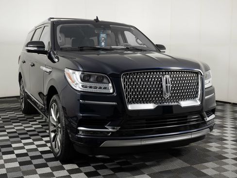 Used 2021 Lincoln Navigator Reserve w/ Cargo Convenience Package image 10