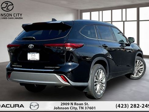 Used 2021 Toyota Highlander Platinum AWD/4WD image 2