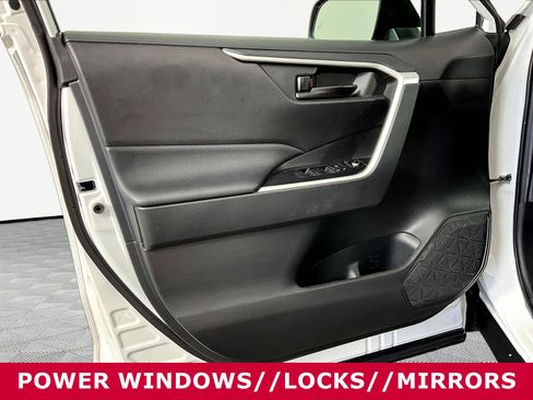 Used 2023 Toyota RAV4 LE AWD/4WD image 18