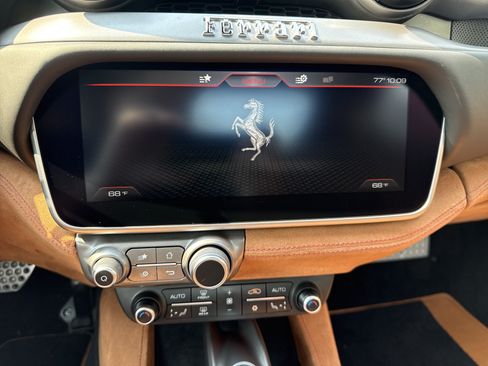 Used 2019 Ferrari Portofino RWD image 16